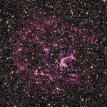 Chandra observa un frente de choque de supernova que se desplaza a gran velocidad